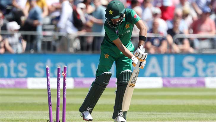 শুরুতেই বিপদে পাকিস্তান