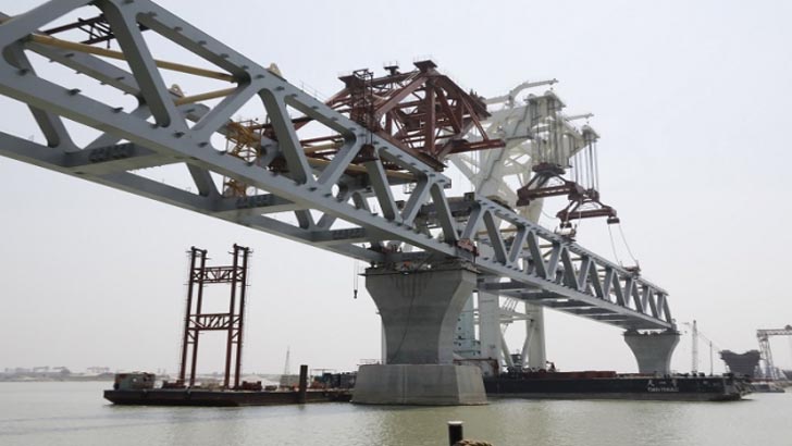 বসলো ১৩ তম স্প্যান, দৃশ্যমান পদ্মাসেতুর ১৯৫০ মিটার