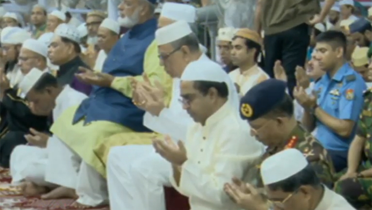 বৃষ্টি উপেক্ষা করে জাতীয় ঈদগাহে রাষ্ট্রপতির নামাজ আদায়