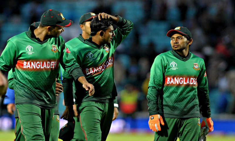 মুশফিক নয়, ব্যাটিং ব্যর্থতাকে দায়ী করছেন টাইগার ভক্তরা