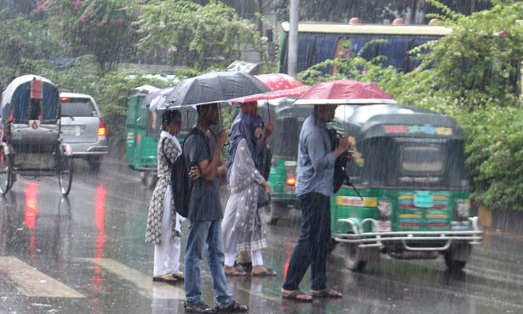 রাজধানীসহ সারাদেশে থেমে থেমে বৃষ্টি, বন্দরে সংকেত ৩